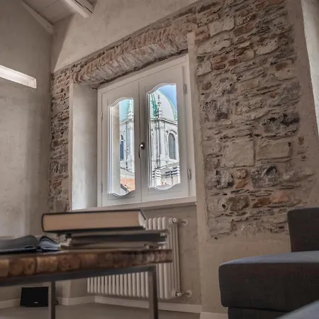 House Of Glass Cathedral View - The House Of Travelers Como